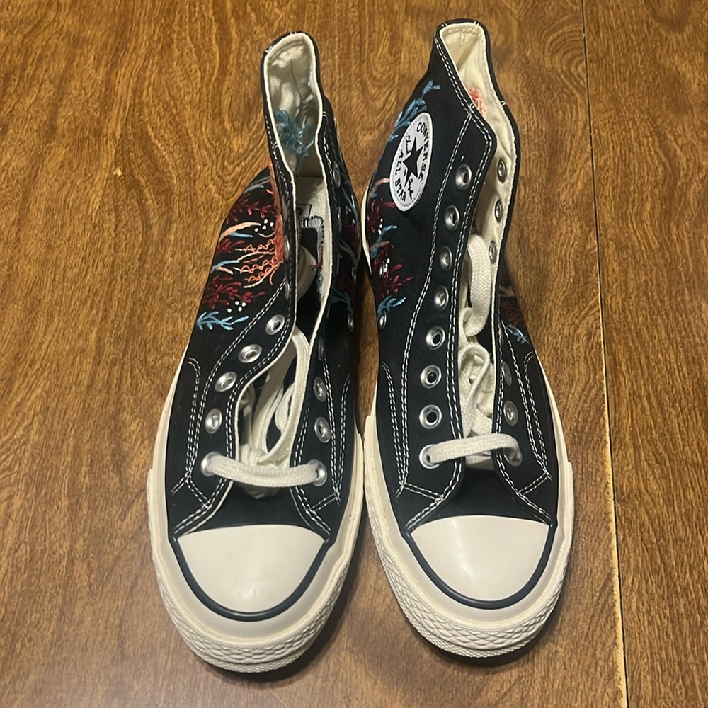 CUSTOM EMBROIDERED JELLYFISH THEMED WOMENS ATHLETIC CONVERSE BRAND NEW SIZE 8.5